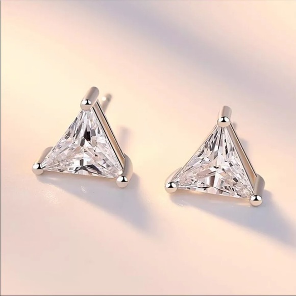 925 sterling silver unisex diamond triangle stud earrings - Picture 3 of 4